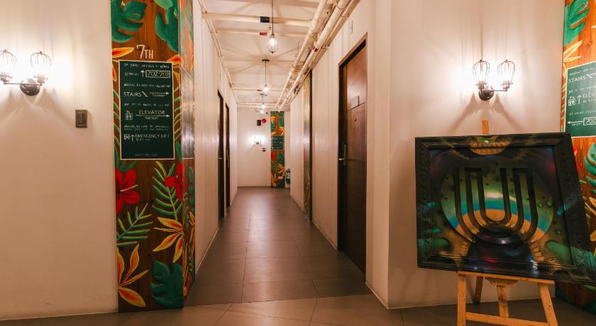 U Hotels Makati - image 4
