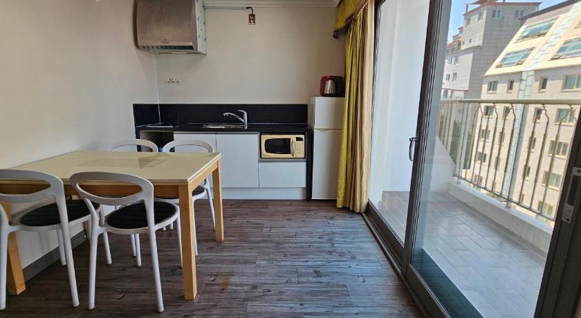 Image of Condo - Family Studio 10