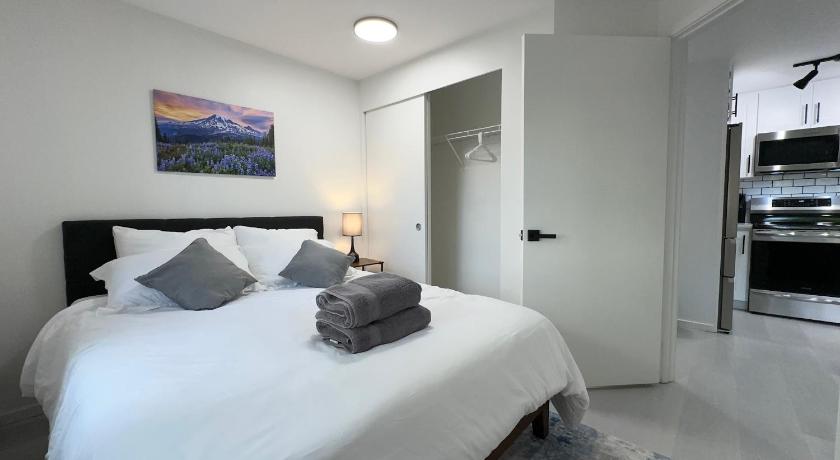 시애틀 (WA) Modern 2Br-2Ba Belltown Condo with Free Garage Parking 4성급 숙소 레스토랑