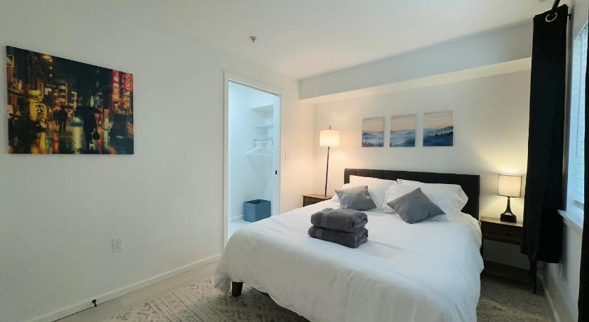시애틀 (WA) Modern 2Br-2Ba Belltown Condo with Free Garage Parking 4성급 숙소 로비