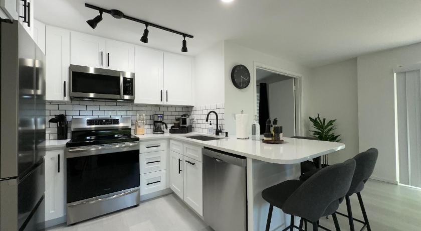 시애틀 (WA) Modern 2Br-2Ba Belltown Condo with Free Garage Parking 4성급 숙소 스위트룸