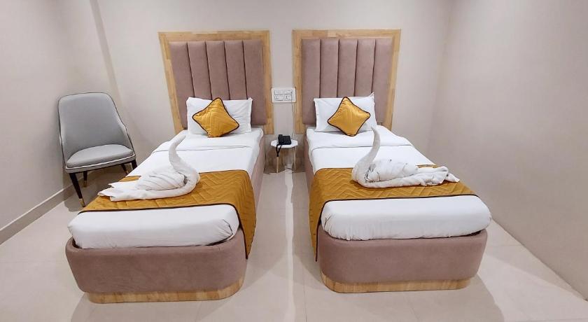Image of Deluxe Double or Twin Room with City View 2