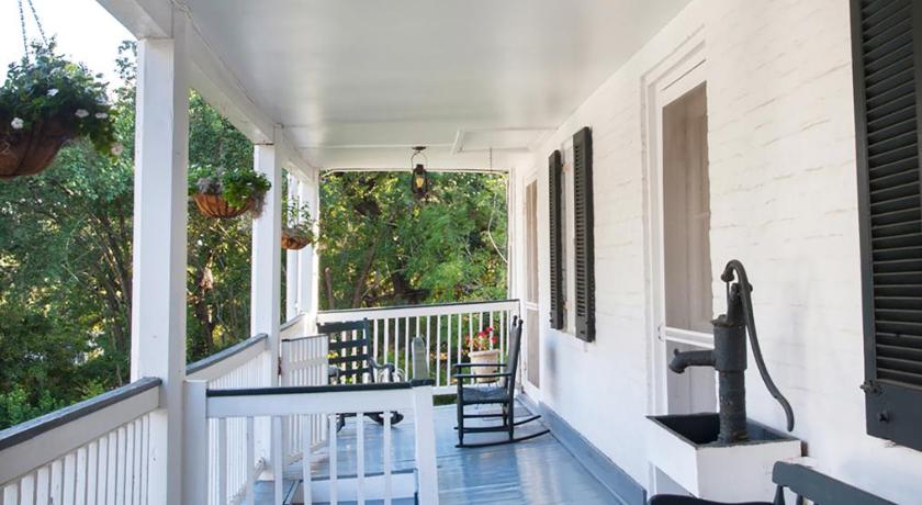 Linden - A Historic Bed and Breakfast photo
