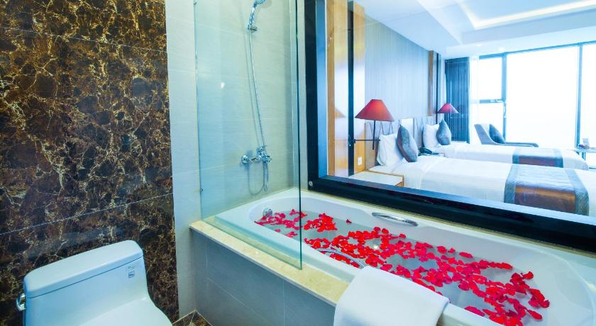 Image of Deluxe King Ocean View 2