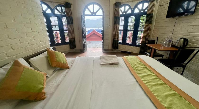 Hotel Paradise and Jirekhursani Restaurant — Pokhara (2)