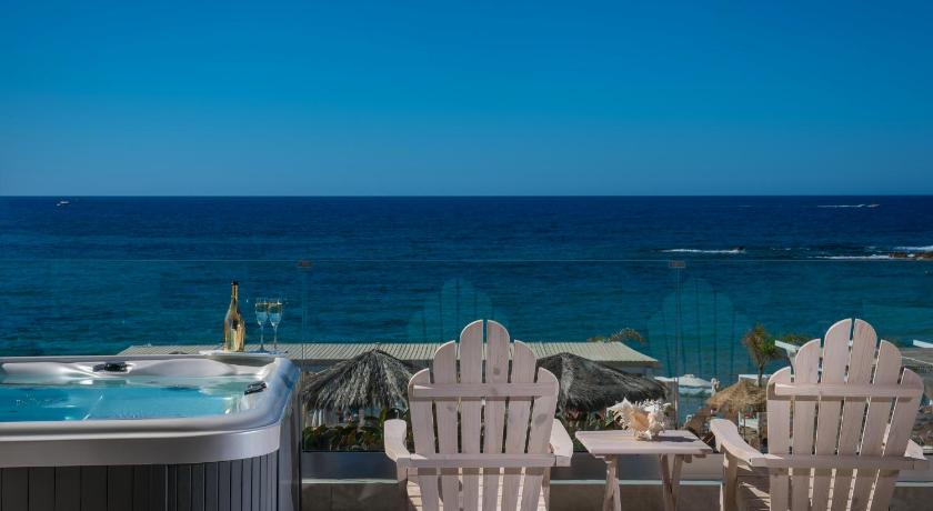 Image of Deluxe Blue Suite with Sea View and Hot Tub - Annex 12