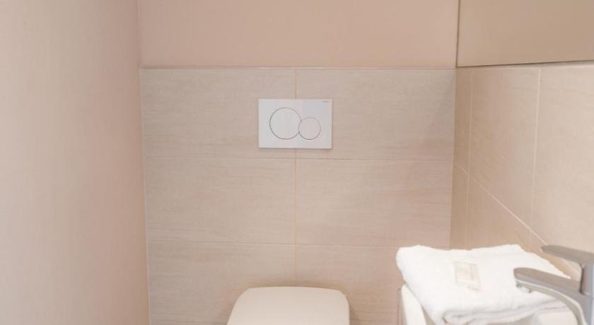 Image of Deluxe King Suite 13