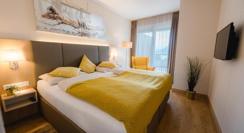 Image of Deluxe King Suite 0