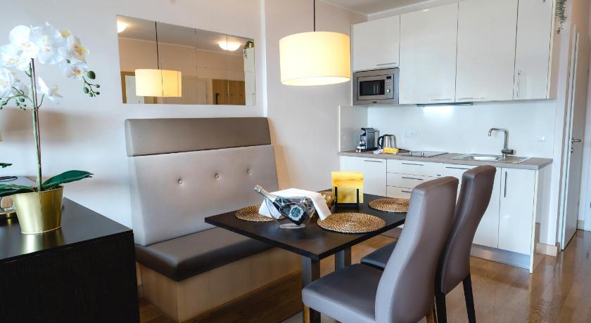 Image of Deluxe King Suite 7