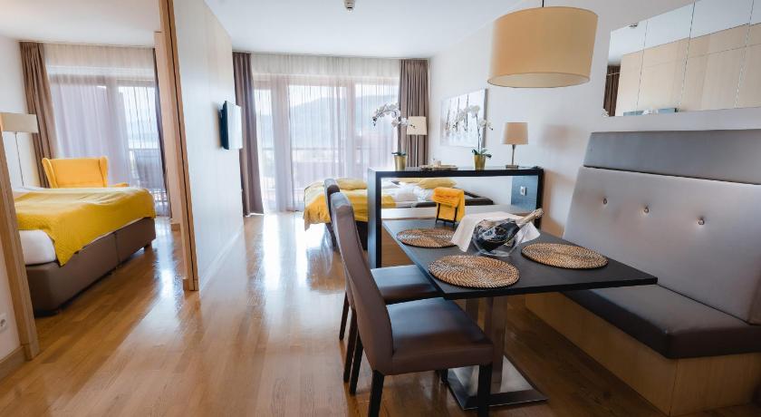 Image of Deluxe King Suite 4