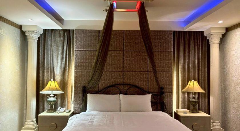 Image of Queen Room with Bath(Check-in after 18:00) 3