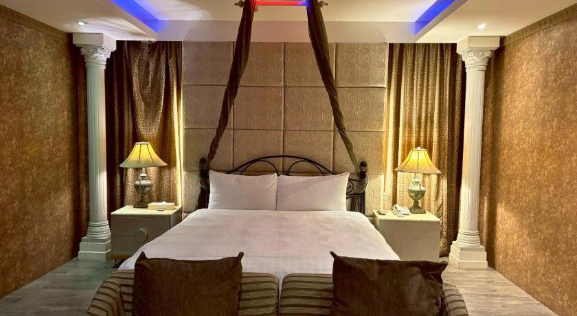 Image of Queen Room with Bath(Check-in after 18:00) 1