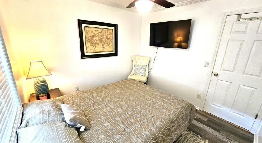 South Daytona Waterfront hideaway on the canal 4-Star Accommodation lobby