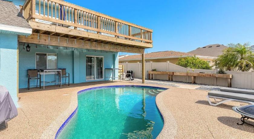 South Daytona Waterfront hideaway on the canal 4-Star Accommodation suite