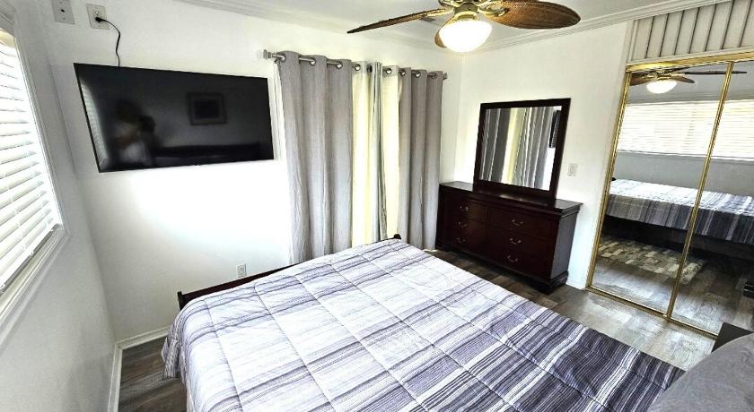South Daytona Waterfront hideaway on the canal 4-Star Accommodation amenity
