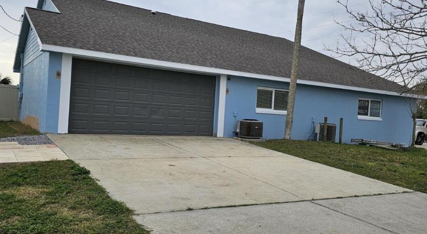 South Daytona Waterfront hideaway on the canal 4-Star Accommodation amenity