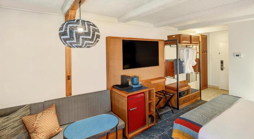 Image of 1 King Bed Portside 5