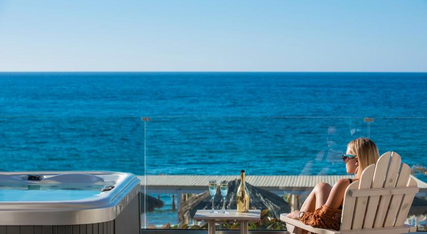Image of Deluxe Blue Suite with Sea View and Hot Tub - Annex 9