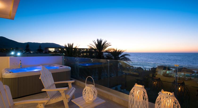 Image of Deluxe Blue Suite with Sea View and Hot Tub - Annex 7