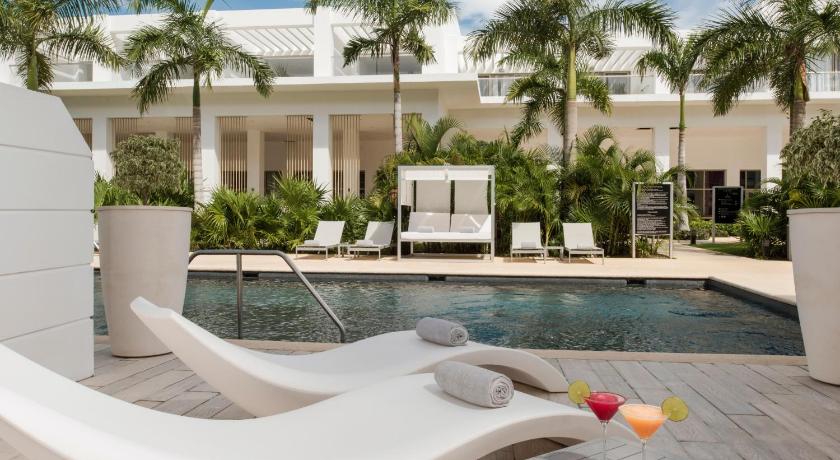 Image of Deluxe Suite Platinum with Pool Access 7