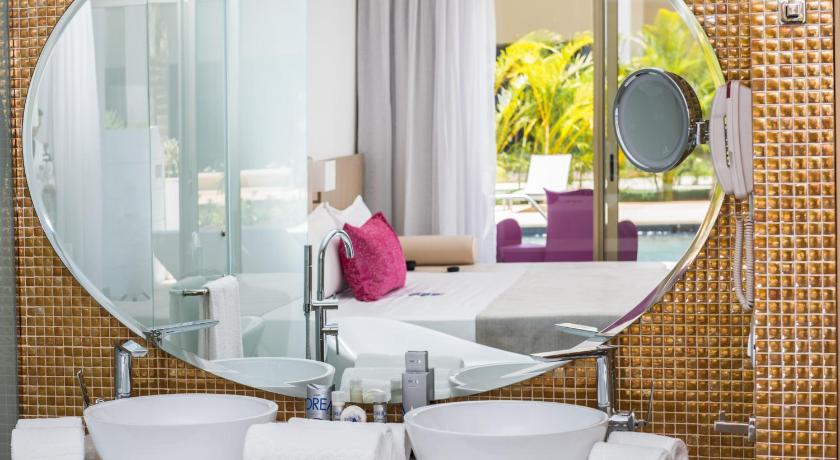 Image of Deluxe Junior Suite 8