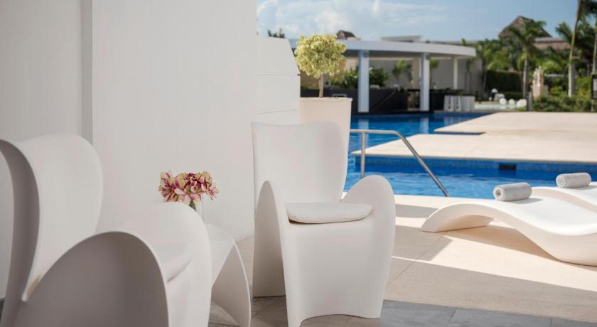 Image of Deluxe Junior Suite with Pool Access 3