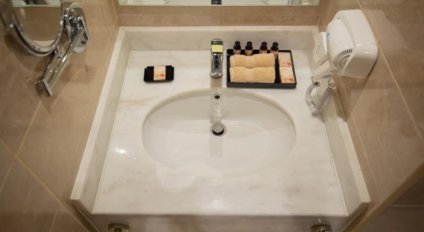 Image of Premium King Room 14