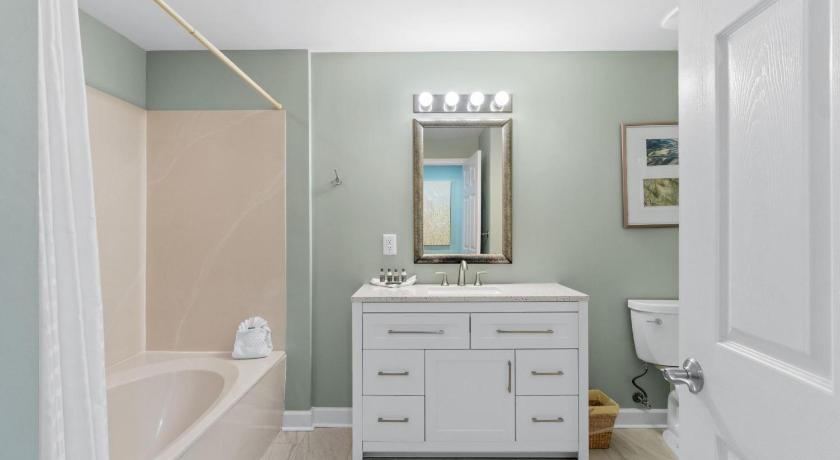 Image of Three-Bedroom Apartment with Sea View - 301E 0
