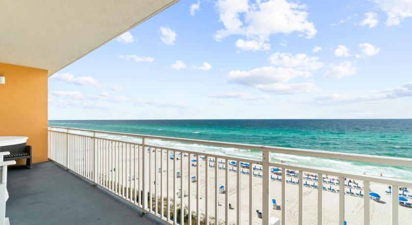 Image of Three-Bedroom Apartment with Sea View - 301E 3