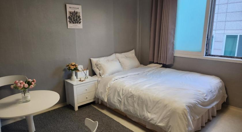 Busan Stay Mido 1-Star Hotel view