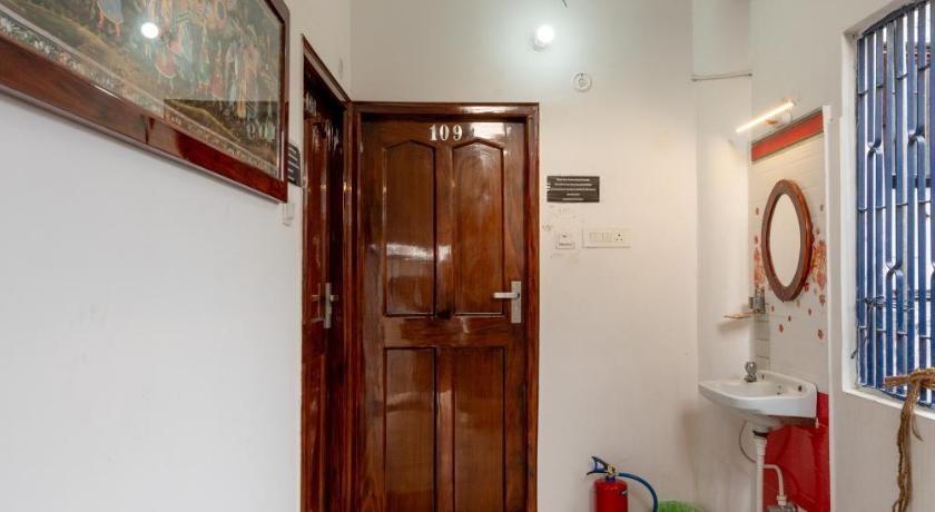 Varanasi Rest House - image 6