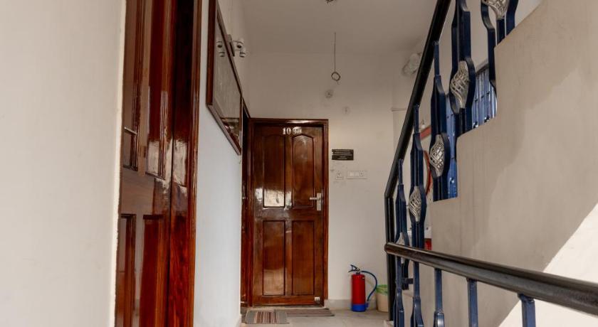 Varanasi Rest House - image 9