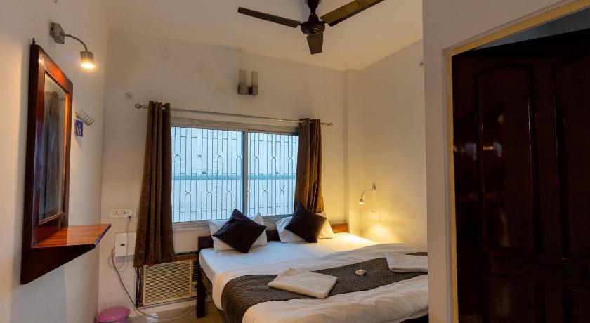 Varanasi Rest House - image 2
