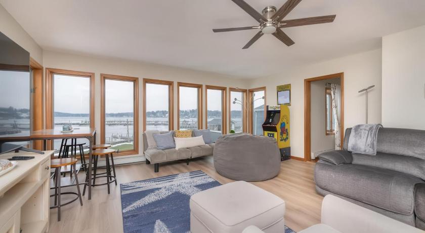 소더스 Waterfront Sodus Gem, Dock Game Loft Bay View 4성급 숙소 스위트룸