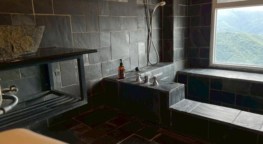 Vanse Hotel - image 32