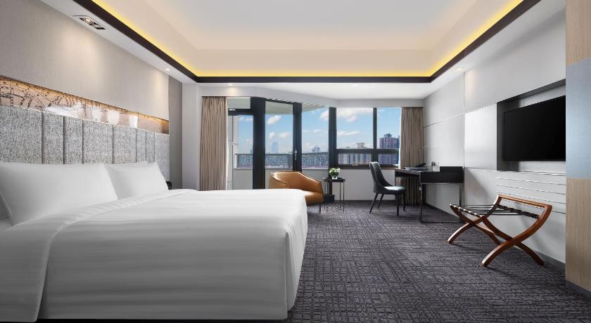 Image of Deluxe King Room with City View(Washing Machine+ Smart Toilet) 0