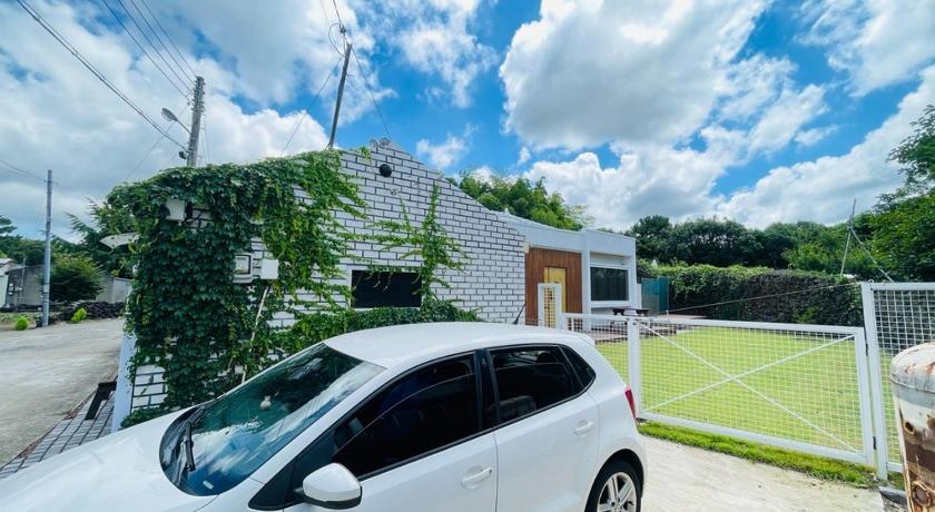 济州 Jeju Heukbabaek Sajinsok Haru 3星级 住宿 餐厅