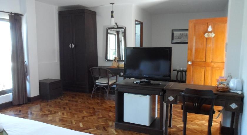 Image of Deluxe Double or Twin Room 9