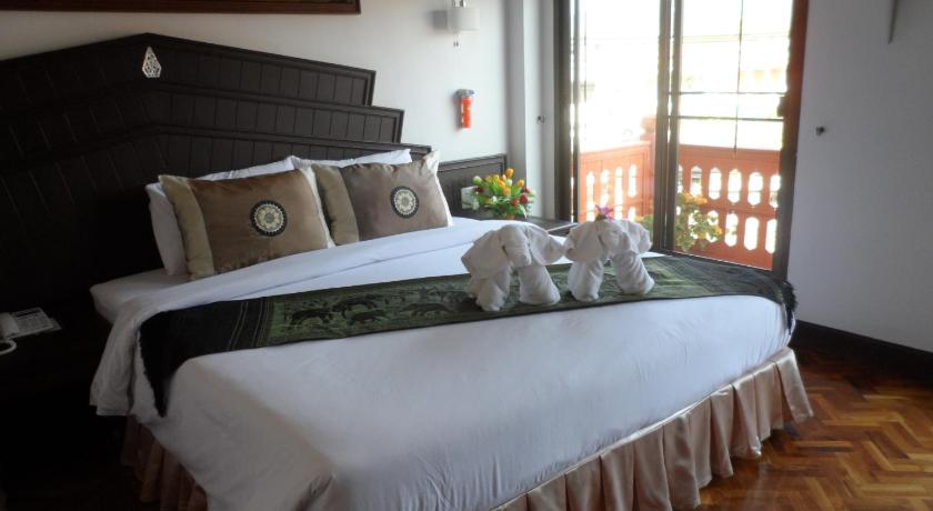 Image of Deluxe Double or Twin Room 5
