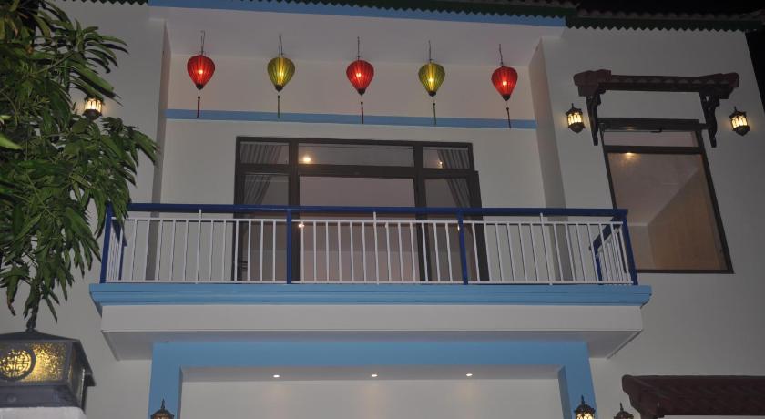 a red light hanging from the ceiling of a building, Tra Que Riverside Homestay in Hoi An