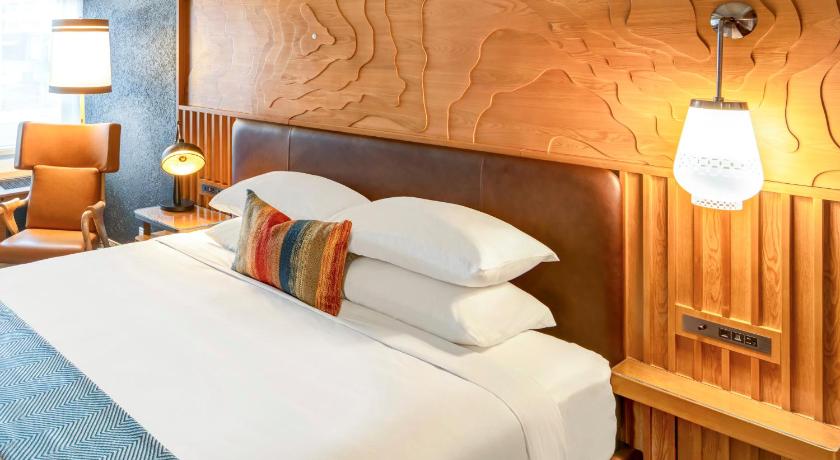 Image of Urban Suite with 1 King Bed 4