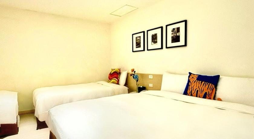 Image of Family Room No Window 15