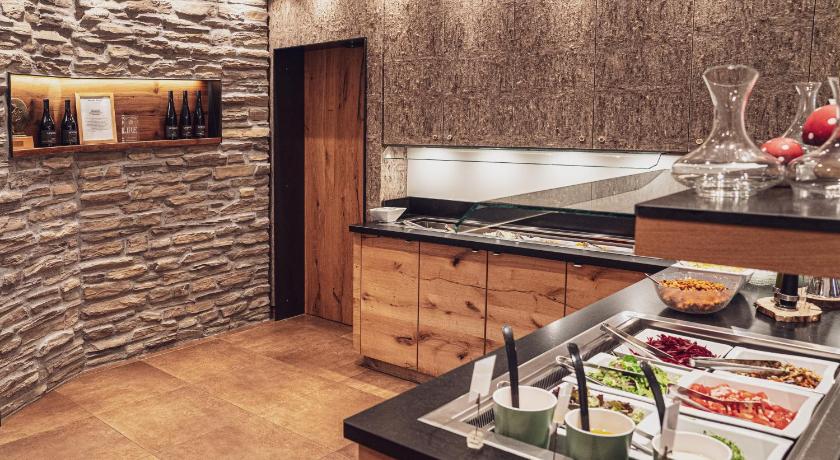 ケーニヒスブロン Widmann's Lowen 3つ星 ホテル プール