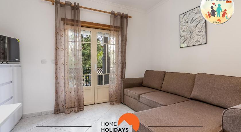 #230 Only Families - Flat A Flor by Home Holidays