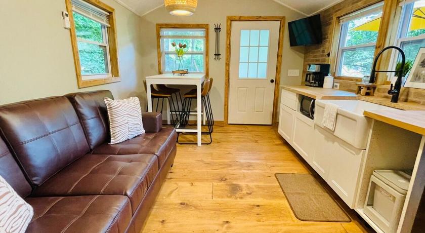 로빈스빌 (NC) Jai Hollow Tiny Home Cottage 2성급 숙소 수영장