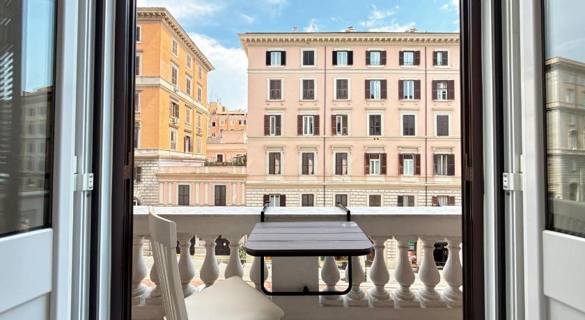 ローマ Luxe roma 4つ星 ホテル ロビー