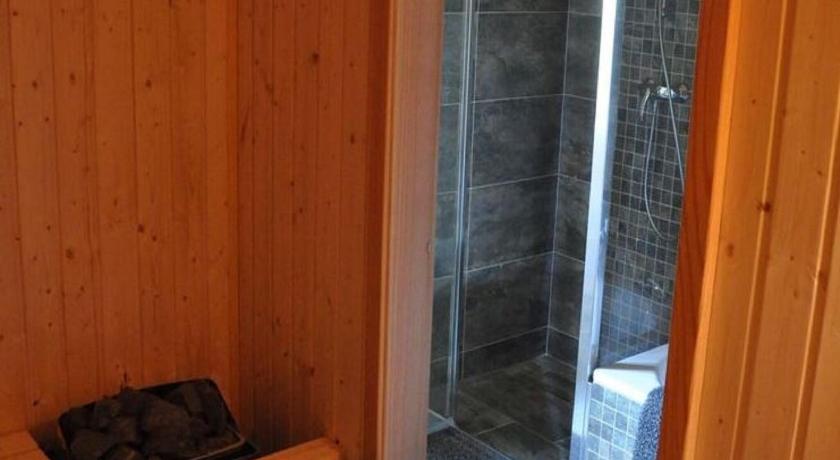 Image of Five-Bedroom Holiday Home 9