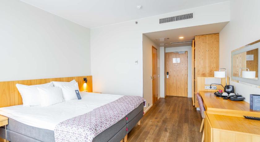 Image of Superior Double or Twin Room with Balcony 4
