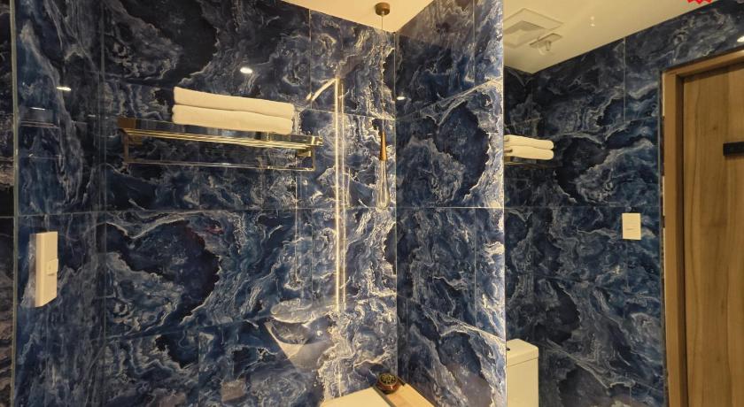 Image of King Suite 7