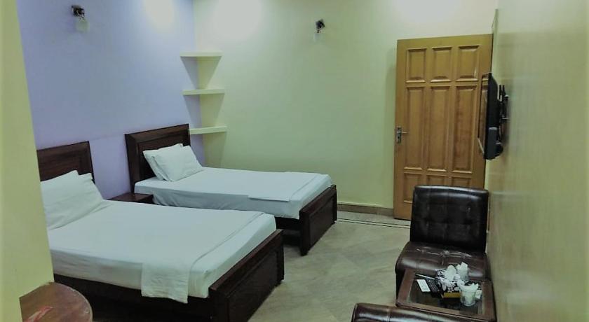 Red Lagoon Guest House - image 2